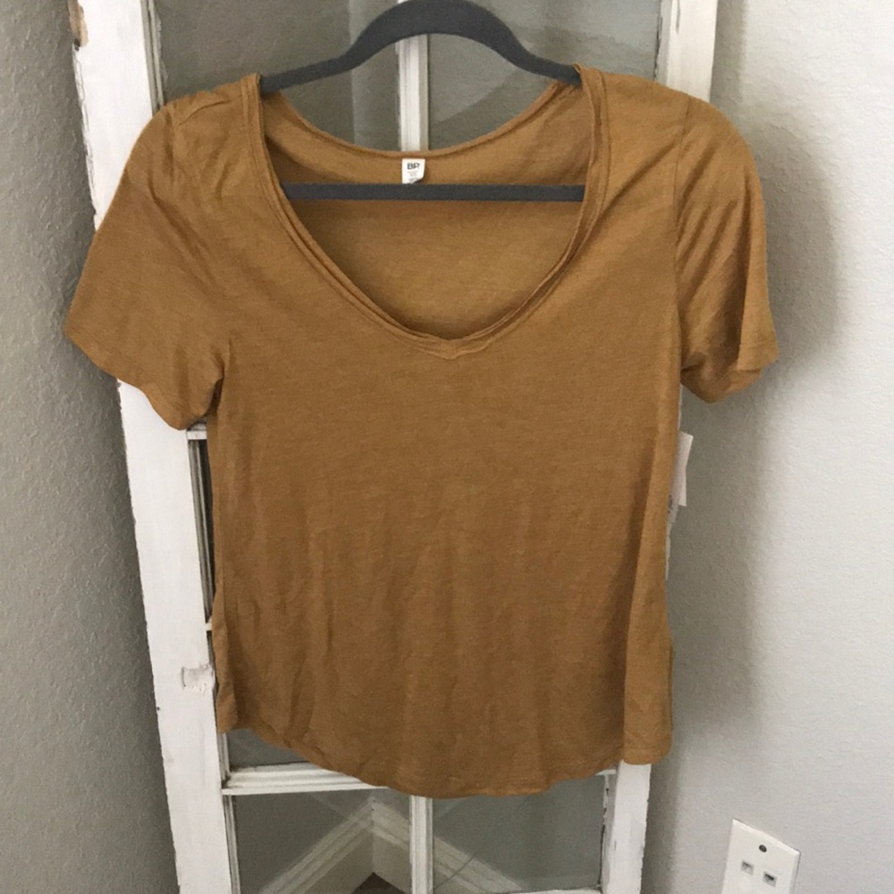 Mustard BP. T-shirt